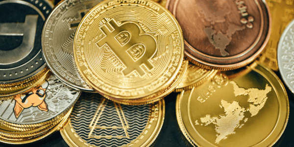 Bitcoin falls below 58,000 U.S. dollars, while stacks emerge as the top gainer.