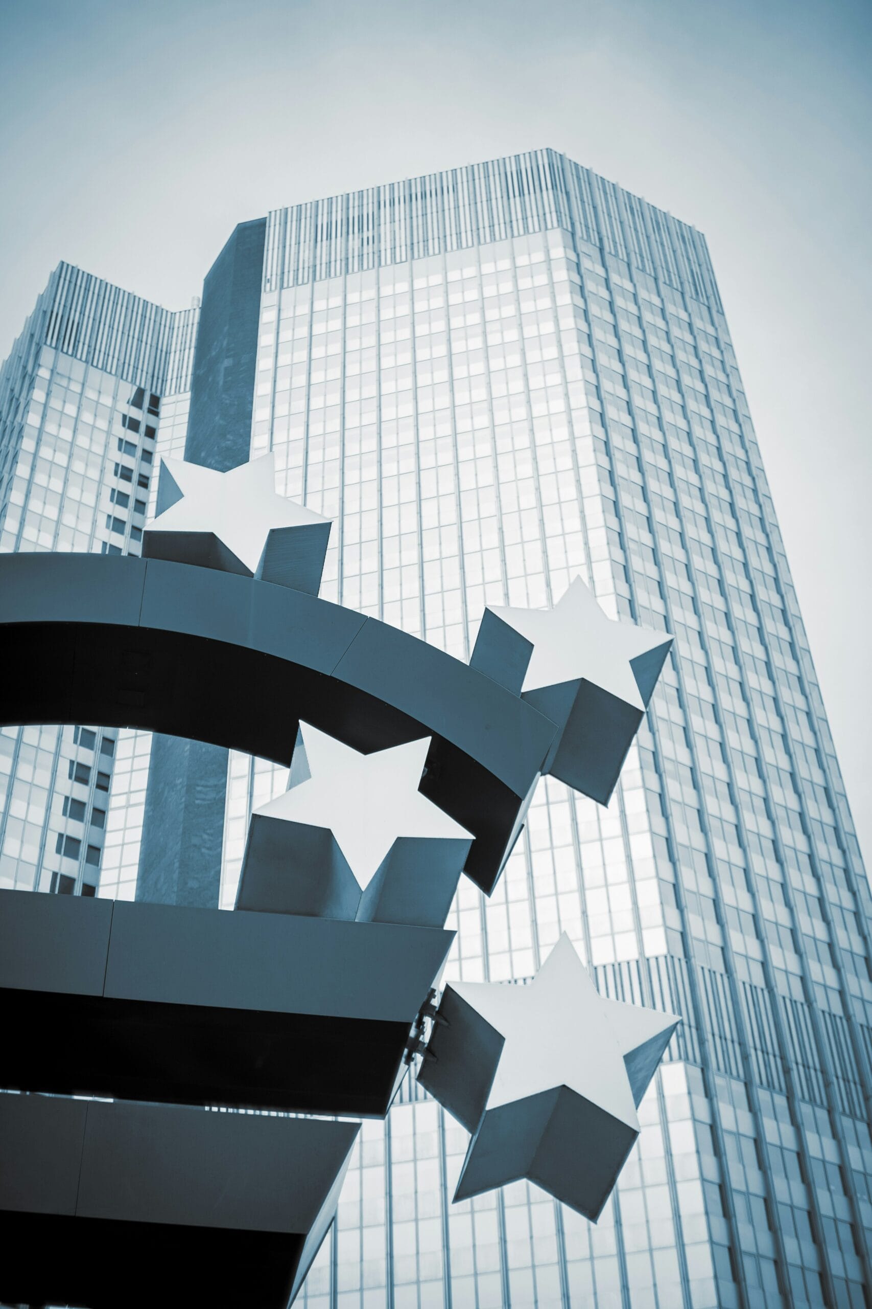 Concerns over the economic growth and the technology stocks declined triggered the European share losses.